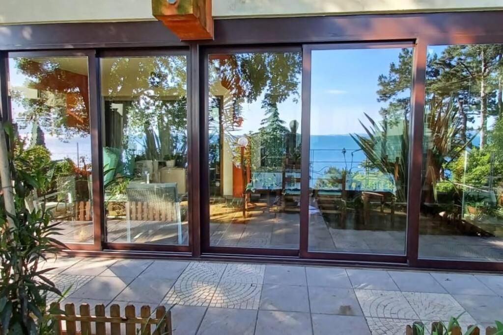 Brezza Marina - Appartamento In Villa Fronte Mare Trieste Luaran gambar