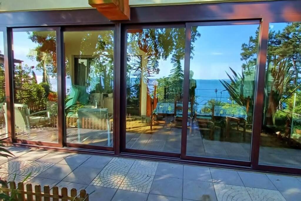 Brezza Marina - Appartamento In Villa Fronte Mare Trieste Luaran gambar