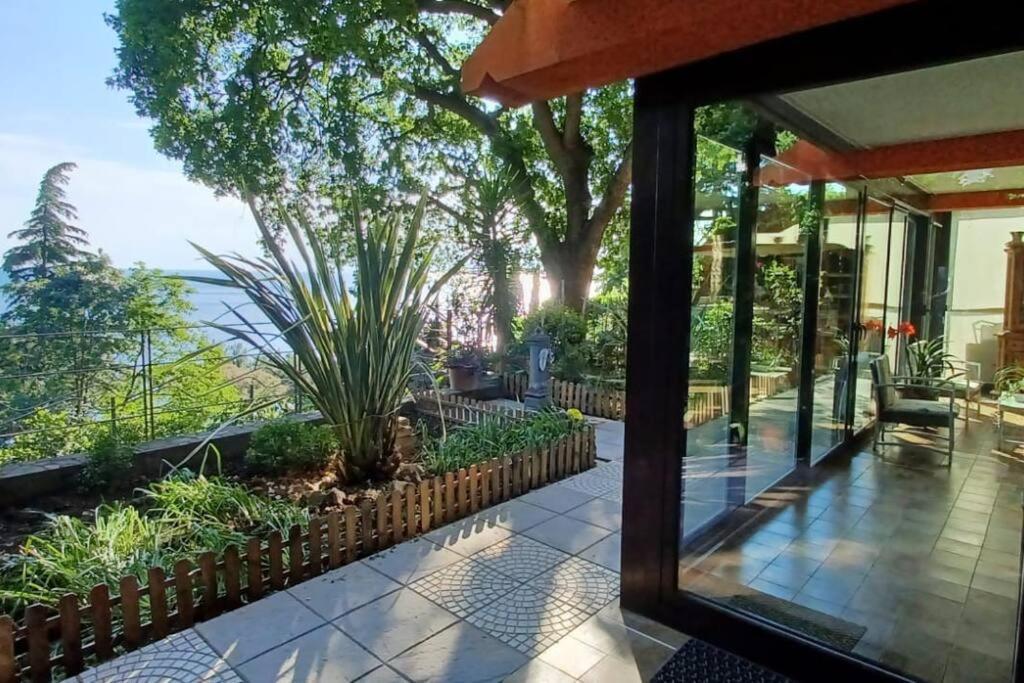 Brezza Marina - Appartamento In Villa Fronte Mare Trieste Luaran gambar
