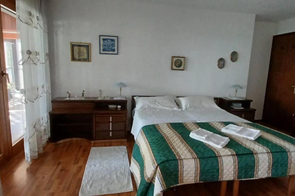 Brezza Marina - Appartamento In Villa Fronte Mare Trieste Luaran gambar