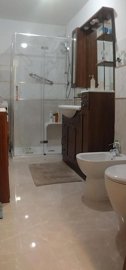 Brezza Marina - Appartamento In Villa Fronte Mare Trieste Luaran gambar